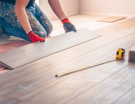 Professional vs. DIY Hardwood Flooring Installation
