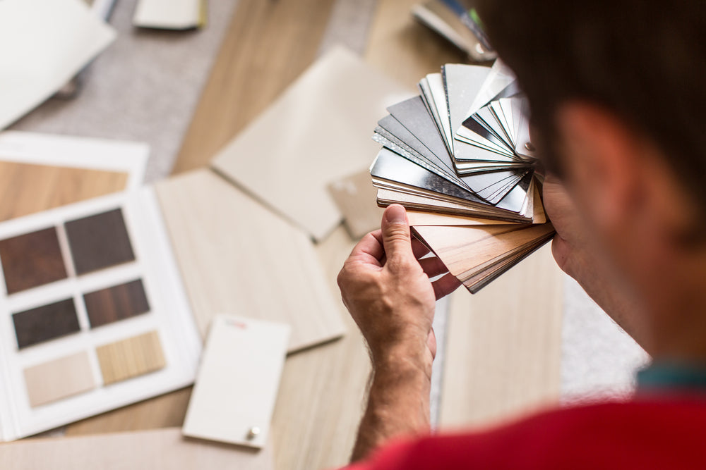 Man chosing the right flooring for his house/appartement