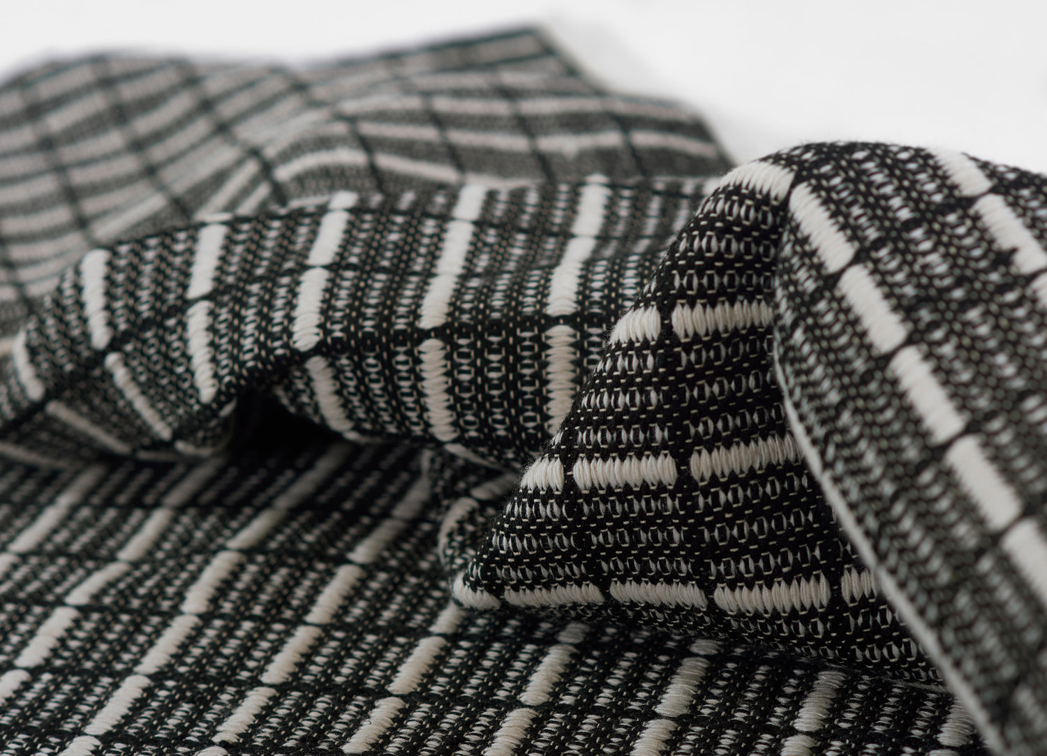 MLO-2 Grid Black