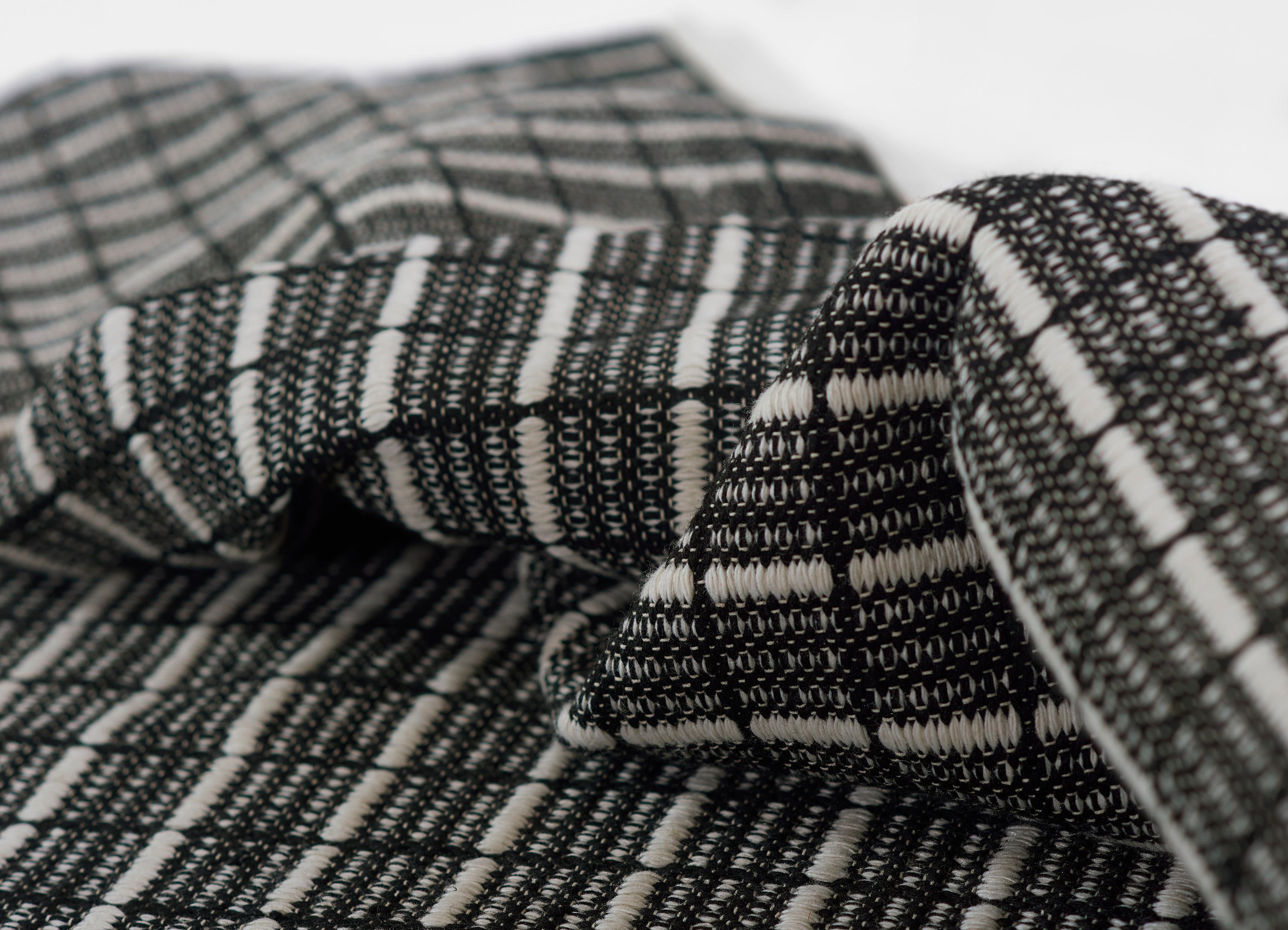 MLO-2 Grid Black